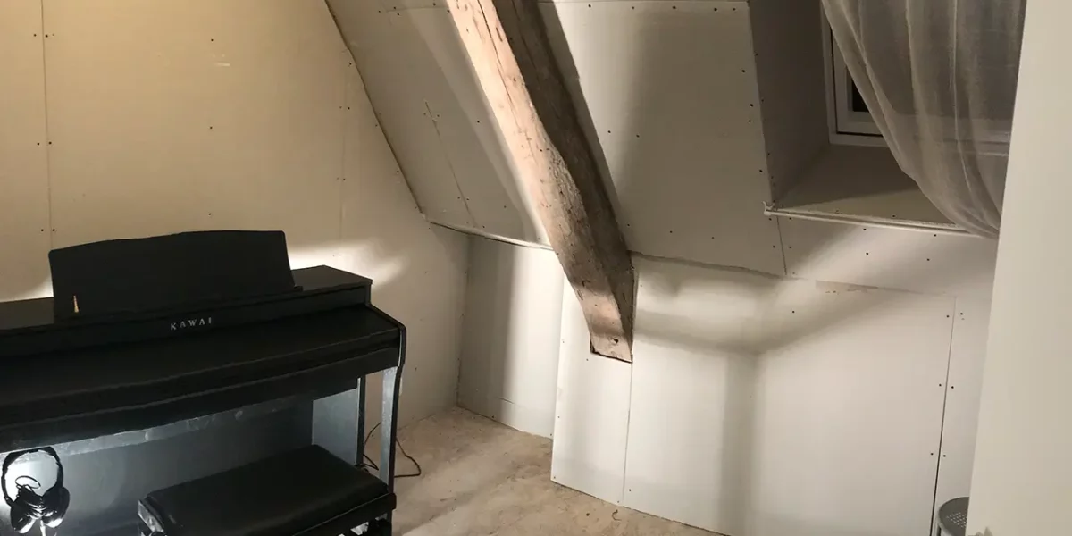 studio-1-stage-piano